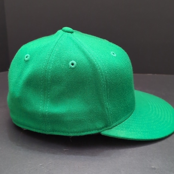 Lids Blank Green Flat Bill 210 Fitted Hat by Flexfit,Size 7 1/4-7 5/8. - Picture 3 of 9